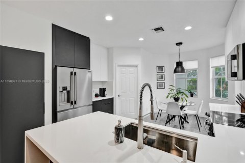 Casa en alquiler en Weston, Florida, 4 dormitorios, 185.53 m2 № 2014368 - foto 11