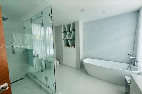 Condominio en venta en Miami Beach, Florida, 3 dormitorios № 2032835 - foto 18