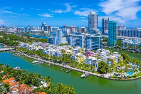 Condominio en Miami Beach, Florida, 3 dormitorios № 2032835