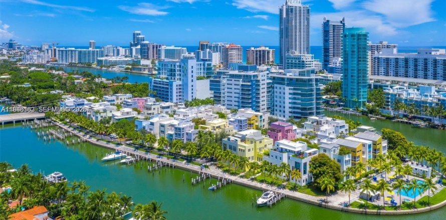 Condominio en Miami Beach, Florida, 3 dormitorios  № 2032835