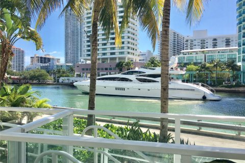 Condominio en venta en Miami Beach, Florida, 3 dormitorios № 2032835 - foto 13