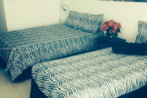 Condo in Miami Beach, Florida  № 1986360 - photo 6