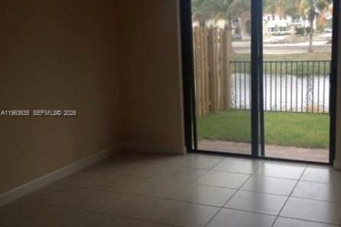 Villa ou maison à vendre à Doral, Floride: 3 chambres, 156.54 m2 № 2025616 - photo 4