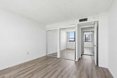 Купить кондоминиум в Уэст-Палм-Бич, Флорида 4 комнаты, 108.7м2, № 2083354 - фото 20