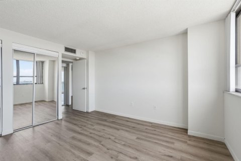Купить кондоминиум в Уэст-Палм-Бич, Флорида 4 комнаты, 108.7м2, № 2083354 - фото 17