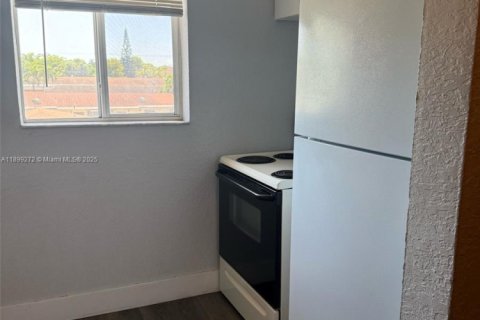 Condo in Miami, Florida, 2 bedrooms № 1951195 - photo 3