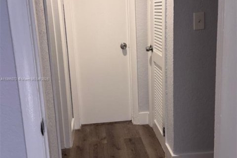 Condo in Miami, Florida, 2 bedrooms № 1951195 - photo 6