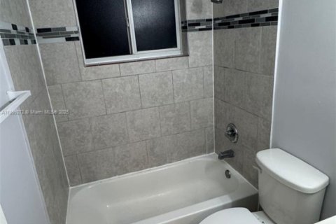 Condo in Miami, Florida, 2 bedrooms № 1951195 - photo 7