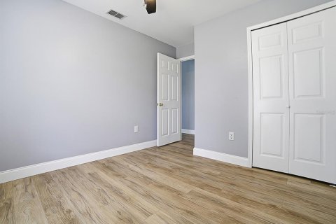 House in Orlando, Florida 3 bedrooms, 103.31 sq.m. № 2198920 - photo 20