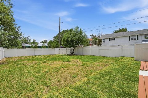 House in Orlando, Florida 3 bedrooms, 103.31 sq.m. № 2198920 - photo 27
