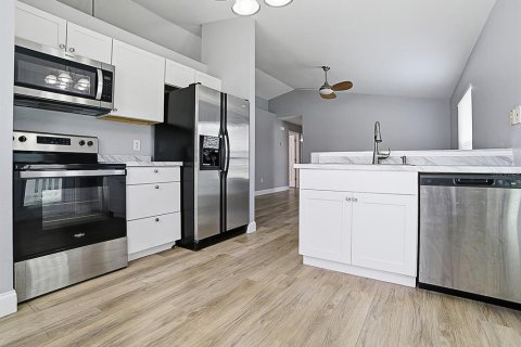 House in Orlando, Florida 3 bedrooms, 103.31 sq.m. № 2198920 - photo 8
