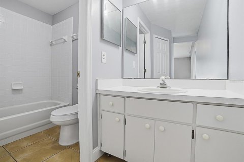 House in Orlando, Florida 3 bedrooms, 103.31 sq.m. № 2198920 - photo 17