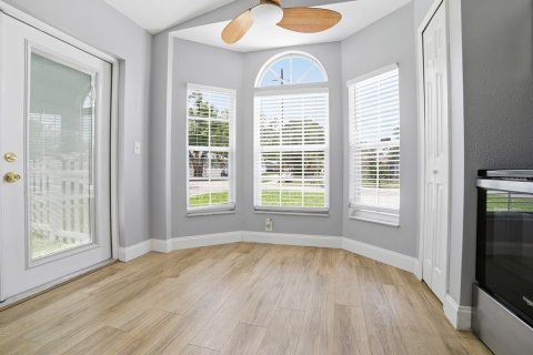 House in Orlando, Florida 3 bedrooms, 103.31 sq.m. № 2198920 - photo 12