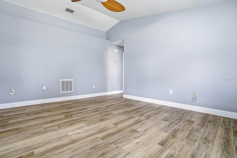 House in Orlando, Florida 3 bedrooms, 103.31 sq.m. № 2198920 - photo 5