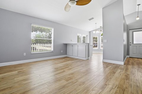 House in Orlando, Florida 3 bedrooms, 103.31 sq.m. № 2198920 - photo 6