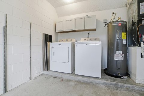 House in Orlando, Florida 3 bedrooms, 103.31 sq.m. № 2198920 - photo 24