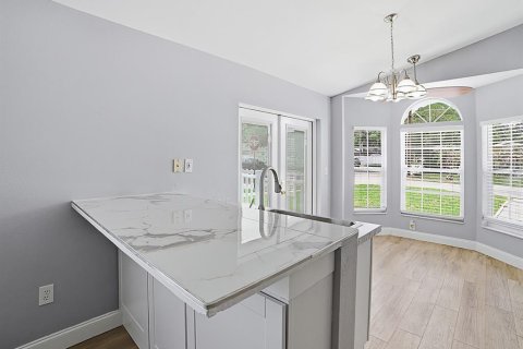House in Orlando, Florida 3 bedrooms, 103.31 sq.m. № 2198920 - photo 11