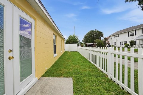 House in Orlando, Florida 3 bedrooms, 103.31 sq.m. № 2198920 - photo 26