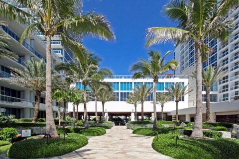 Condo in Miami Beach, Florida, 1 bedroom  № 2035422 - photo 29