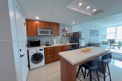 Condo in Miami Beach, Florida, 1 bedroom  № 2035422 - photo 6