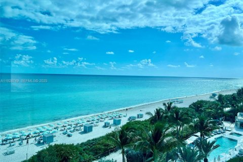 Condo in Miami Beach, Florida, 1 bedroom  № 2035422 - photo 10