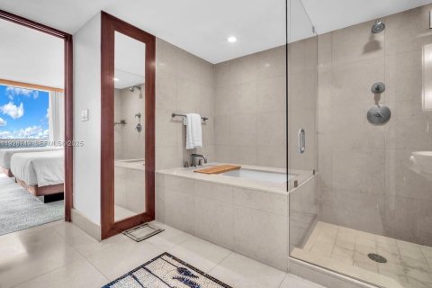 Condo in Miami Beach, Florida, 1 bedroom  № 2035422 - photo 17
