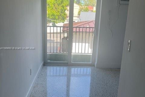 Apartamento en alquiler en Miami, Florida, 1 dormitorio, 530.66 m2 № 1888109 - foto 5