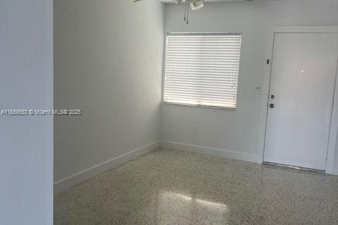 Apartamento en alquiler en Miami, Florida, 1 dormitorio, 530.66 m2 № 1888109 - foto 6