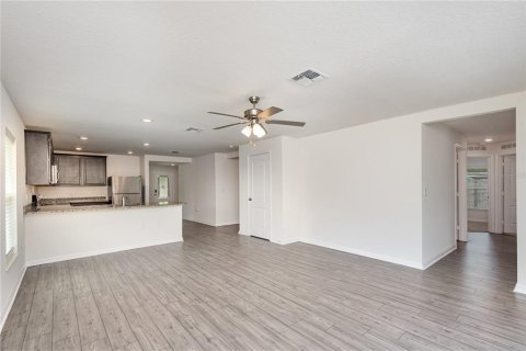 Villa ou maison à vendre à Deltona, Floride: 4 chambres, 171.03 m2 № 1852836 - photo 4