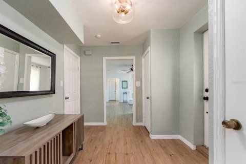 House in Dunedin, Florida 4 bedrooms, 129.6 sq.m. № 2232232 - photo 7