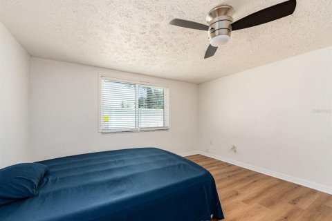 House in Dunedin, Florida 4 bedrooms, 129.6 sq.m. № 2232232 - photo 21