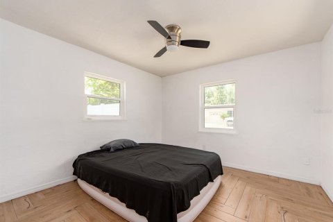 House in Dunedin, Florida 4 bedrooms, 129.6 sq.m. № 2232232 - photo 29