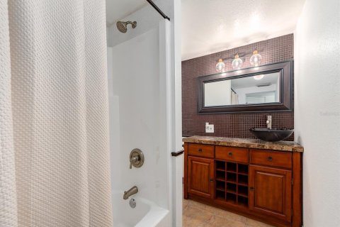 House in Dunedin, Florida 4 bedrooms, 129.6 sq.m. № 2232232 - photo 22