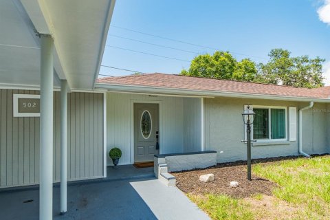 House in Dunedin, Florida 4 bedrooms, 129.6 sq.m. № 2232232 - photo 5