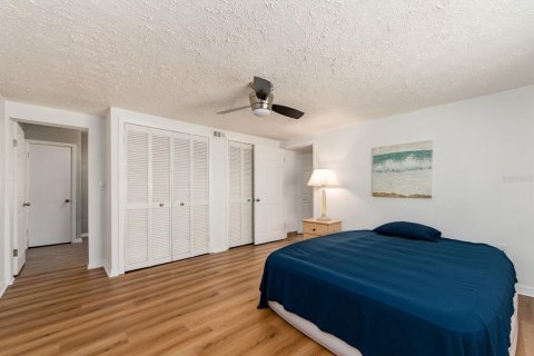 House in Dunedin, Florida 4 bedrooms, 129.6 sq.m. № 2232232 - photo 20