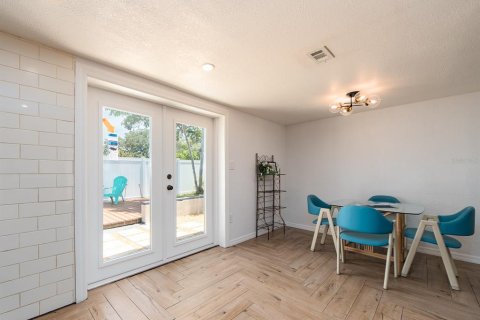House in Dunedin, Florida 4 bedrooms, 129.6 sq.m. № 2232232 - photo 18