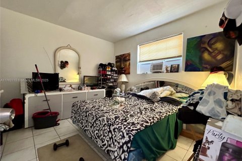 Commercial property in Opa-locka, Florida № 1731280 - photo 12