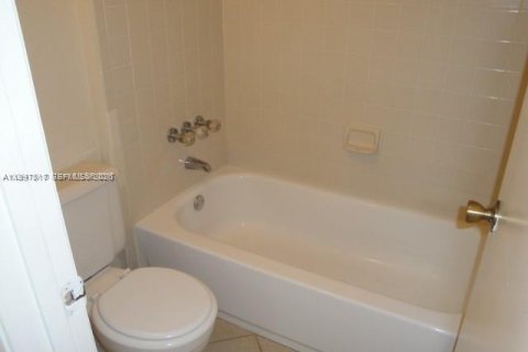 Copropriété à vendre à Pompano Beach, Floride: 1 chambre, 55.74 m2 № 2091361 - photo 12