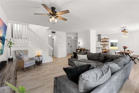 Villa ou maison à vendre à Pembroke Pines, Floride: 3 chambres, 191.1 m2 № 2036204 - photo 10