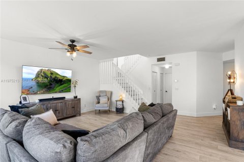 Villa ou maison à vendre à Pembroke Pines, Floride: 3 chambres, 191.1 m2 № 2036204 - photo 8