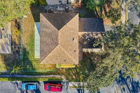 Villa ou maison à vendre à Pembroke Pines, Floride: 3 chambres, 191.1 m2 № 2036204 - photo 26