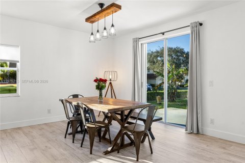 Villa ou maison à vendre à Pembroke Pines, Floride: 3 chambres, 191.1 m2 № 2036204 - photo 7