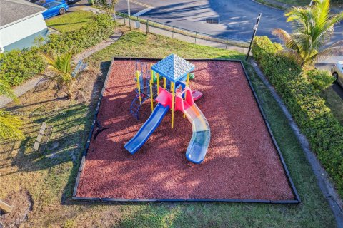 Villa ou maison à vendre à Pembroke Pines, Floride: 3 chambres, 191.1 m2 № 2036204 - photo 29