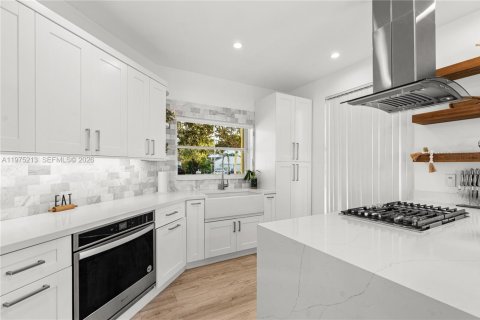 Villa ou maison à vendre à Pembroke Pines, Floride: 3 chambres, 191.1 m2 № 2036204 - photo 3