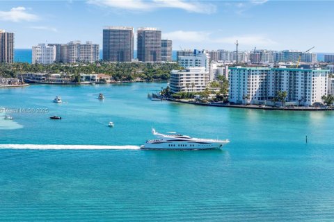 Condominio en venta en North Miami, Florida, 1 dormitorio, 57.6 m2 № 1934532 - foto 4