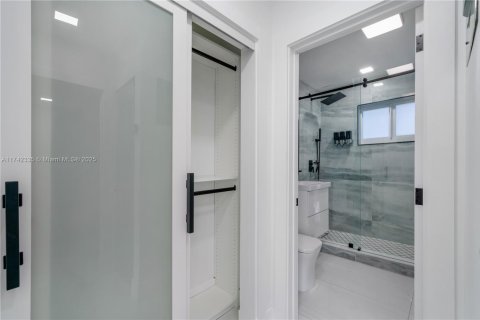 Condominio en venta en North Miami, Florida, 1 dormitorio, 57.6 m2 № 1934532 - foto 20