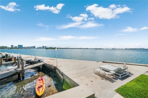 Condominio en venta en North Miami, Florida, 1 dormitorio, 57.6 m2 № 1934532 - foto 25