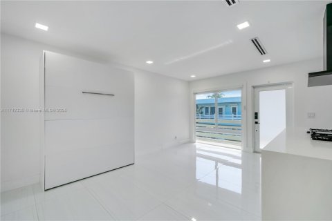Condominio en venta en North Miami, Florida, 1 dormitorio, 57.6 m2 № 1934532 - foto 14