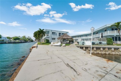 Condominio en venta en North Miami, Florida, 1 dormitorio, 57.6 m2 № 1934532 - foto 23