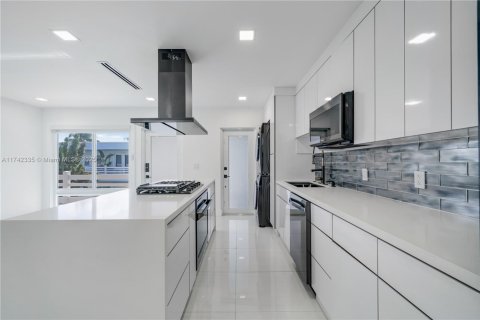 Condominio en venta en North Miami, Florida, 1 dormitorio, 57.6 m2 № 1934532 - foto 10